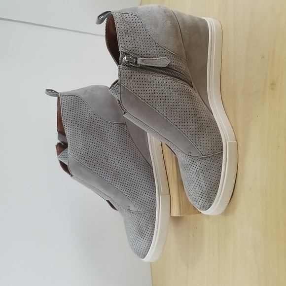 L. Paolo Suede Booties - Picture 5 of 8